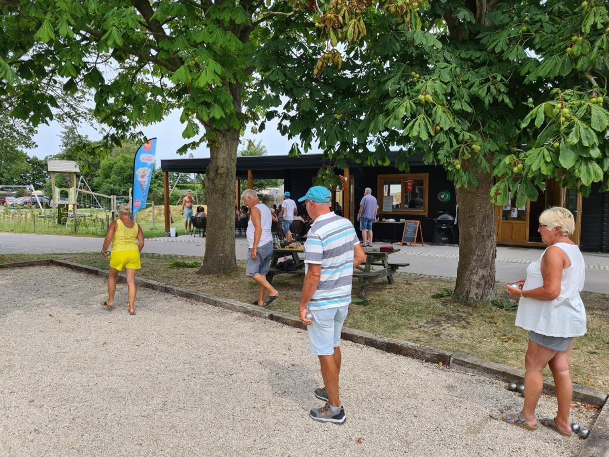 Chalet 536 Op Recreatiepark De Wielen Sint Maarten Kültér fotó